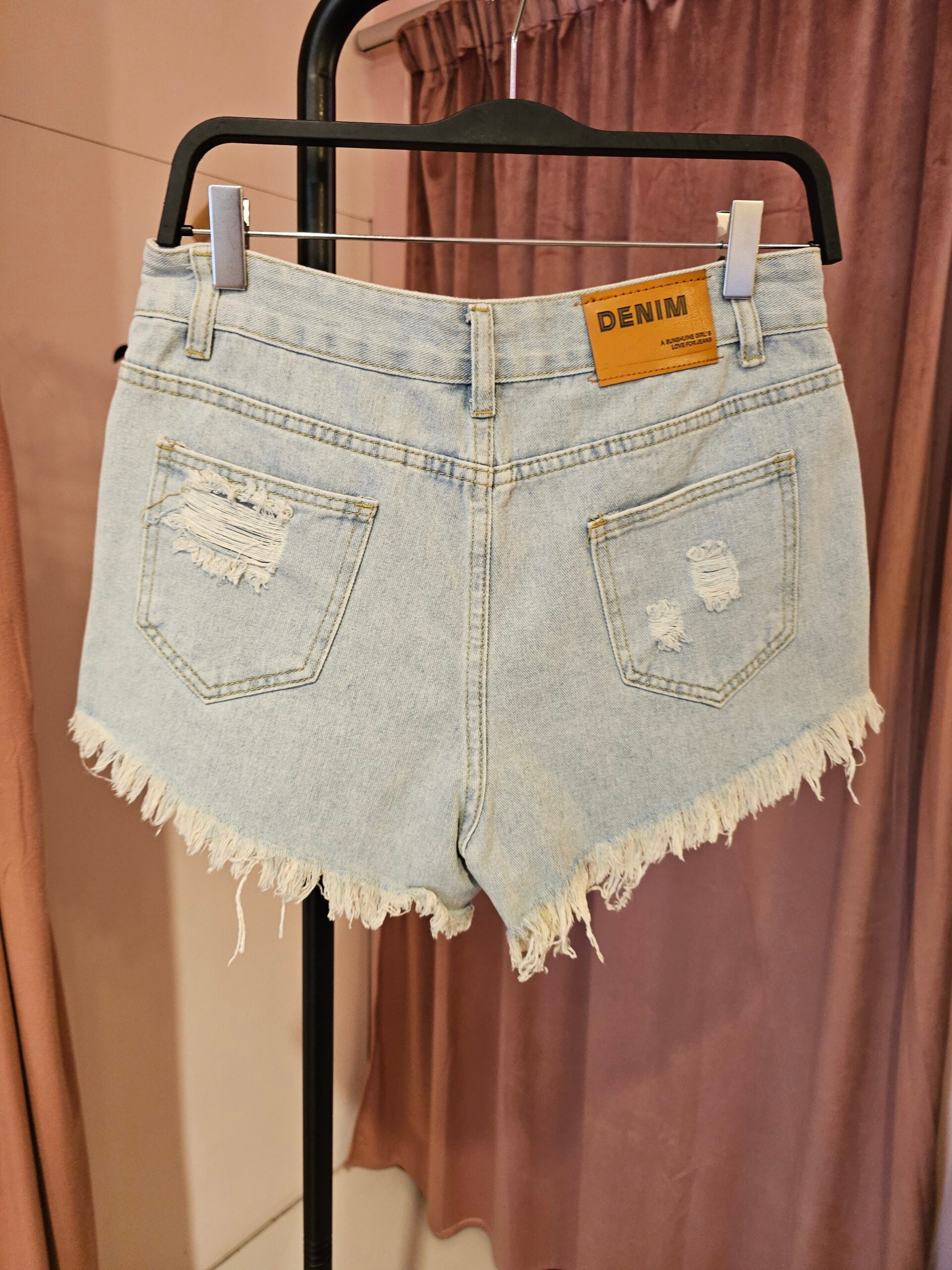 Denim σορτς σε ανοιχτό μπλε χρώμα. - Image 4